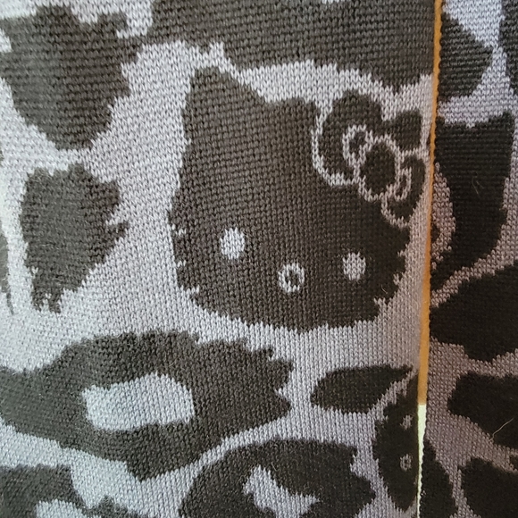 Hello Kitty knitted scarf! - Picture 2 of 2